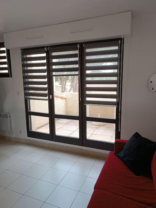 Studio Renove Dans Residence De Vacances Avec Grande Piscine Chauffee, Parking Et Terrasse Agde Exterior photo